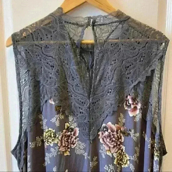 Torrid Blouse Tank Top Sleeveless Lace  Trimmed Tunic Grey Floral Size 4X - Picture 10 of 16